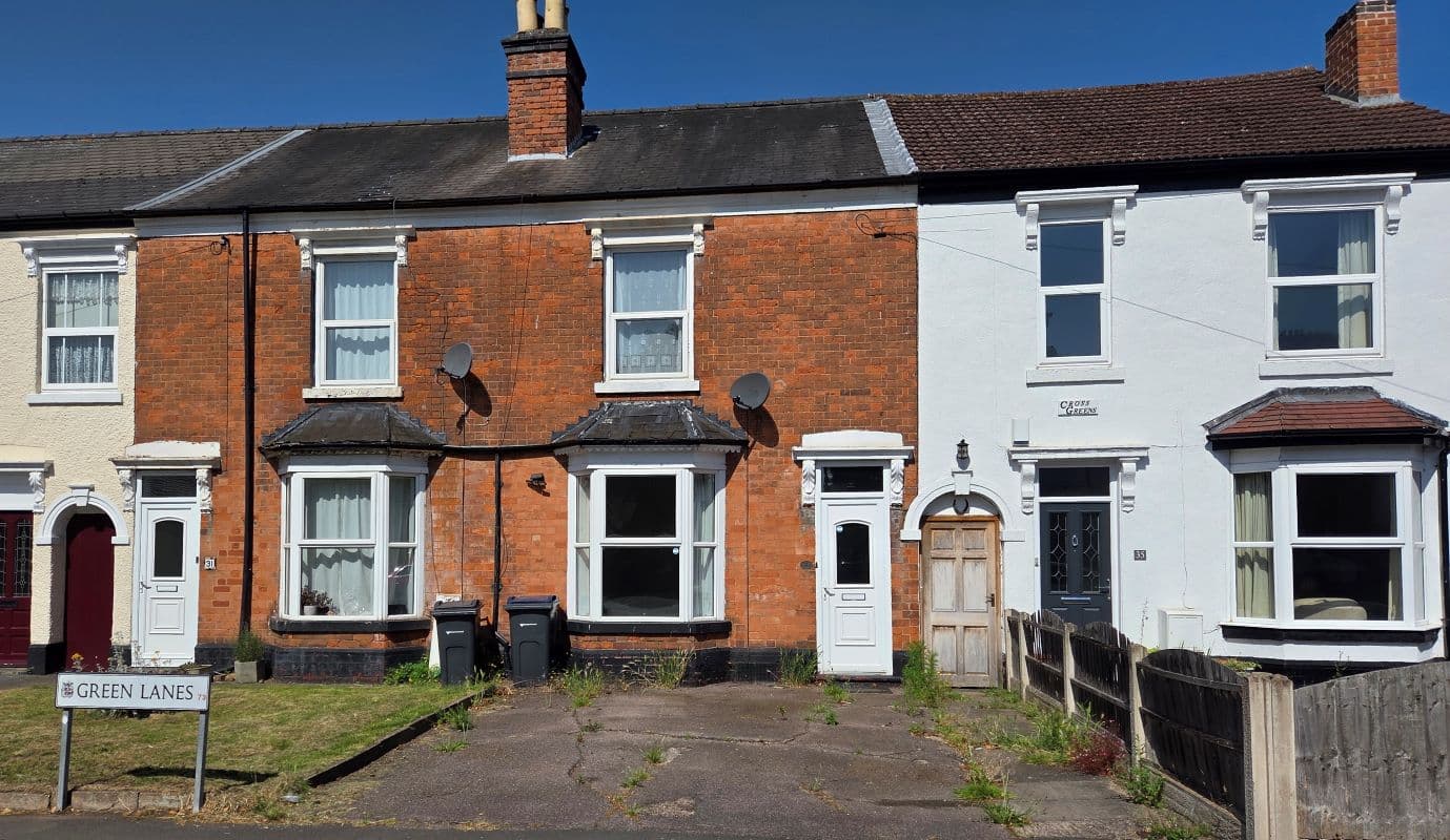 Freehold Vacant Three Bedroom House