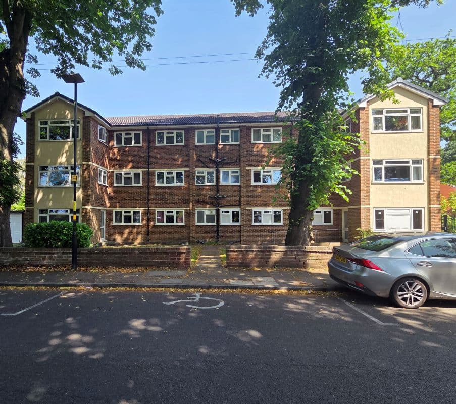 Leasehold Vacant Second Floor Flat with Garage