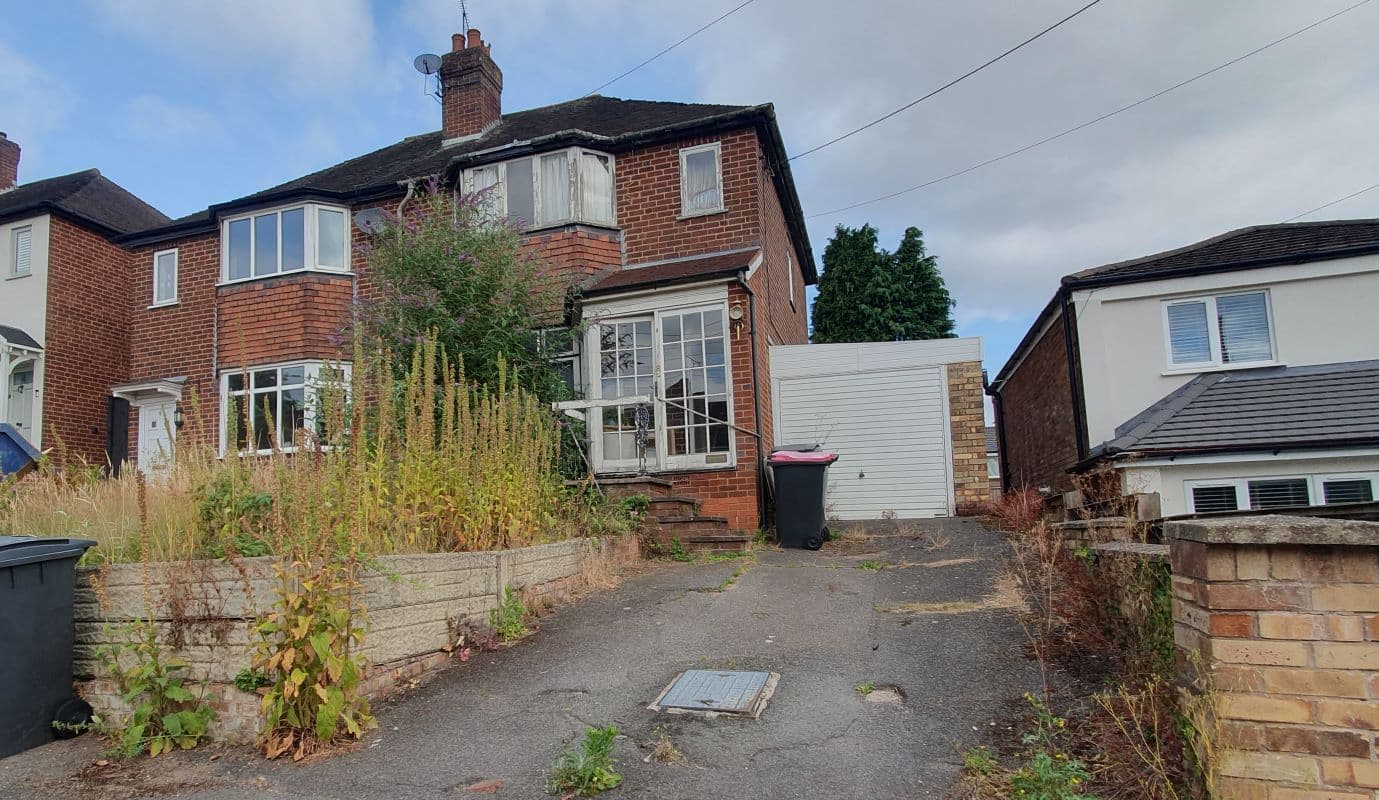 Freehold Vacant 3 Bedroom Semi Detached House in Commuter Village