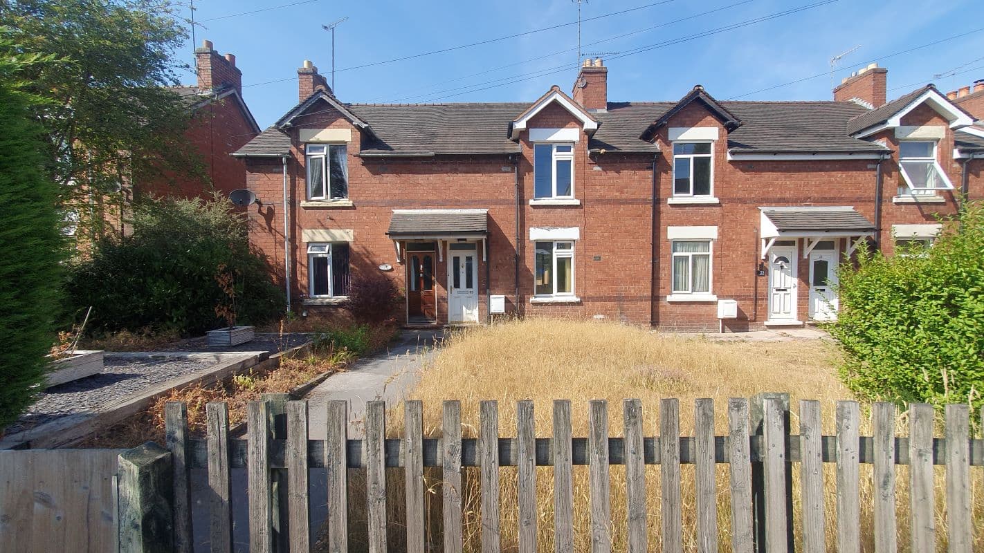 Freehold Vacant Mid-Terraced House with Three Bedrooms