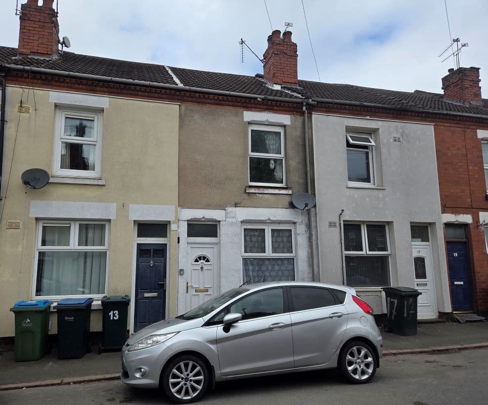 Freehold Vacant Three Bedroom Mid-Terraced House