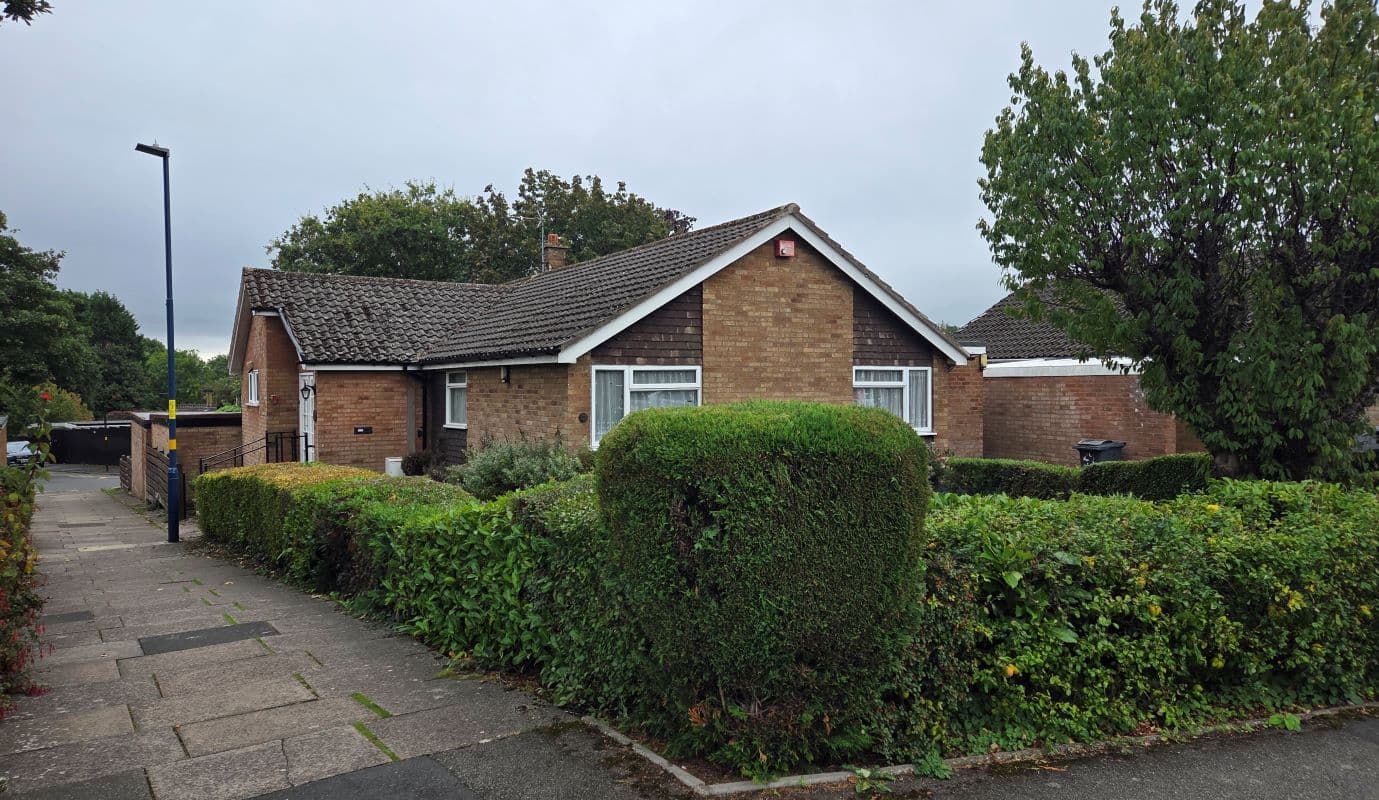 Leasehold Vacant Three Bedroom Detached Bungalow