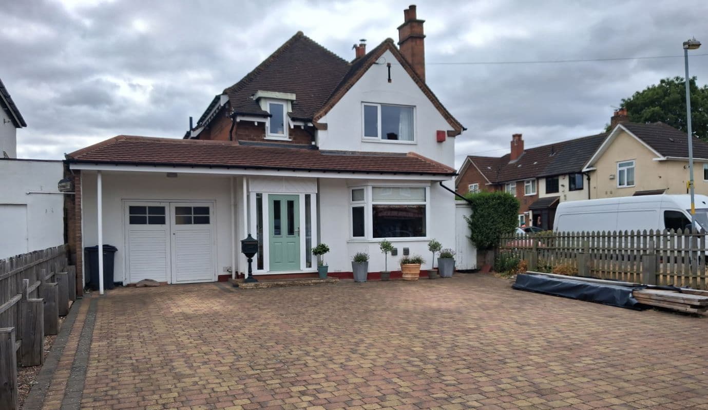 Freehold Vacant Detached House and Building Plot to Rear