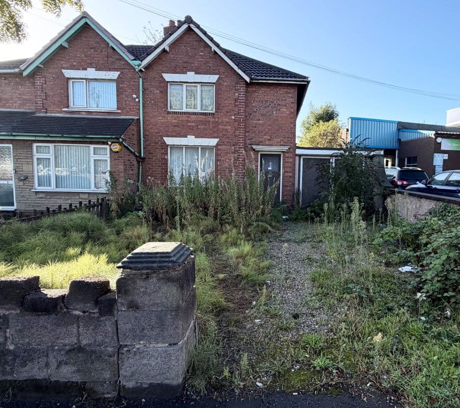 Freehold Vacant Semi-Detached House with Two Bedrooms