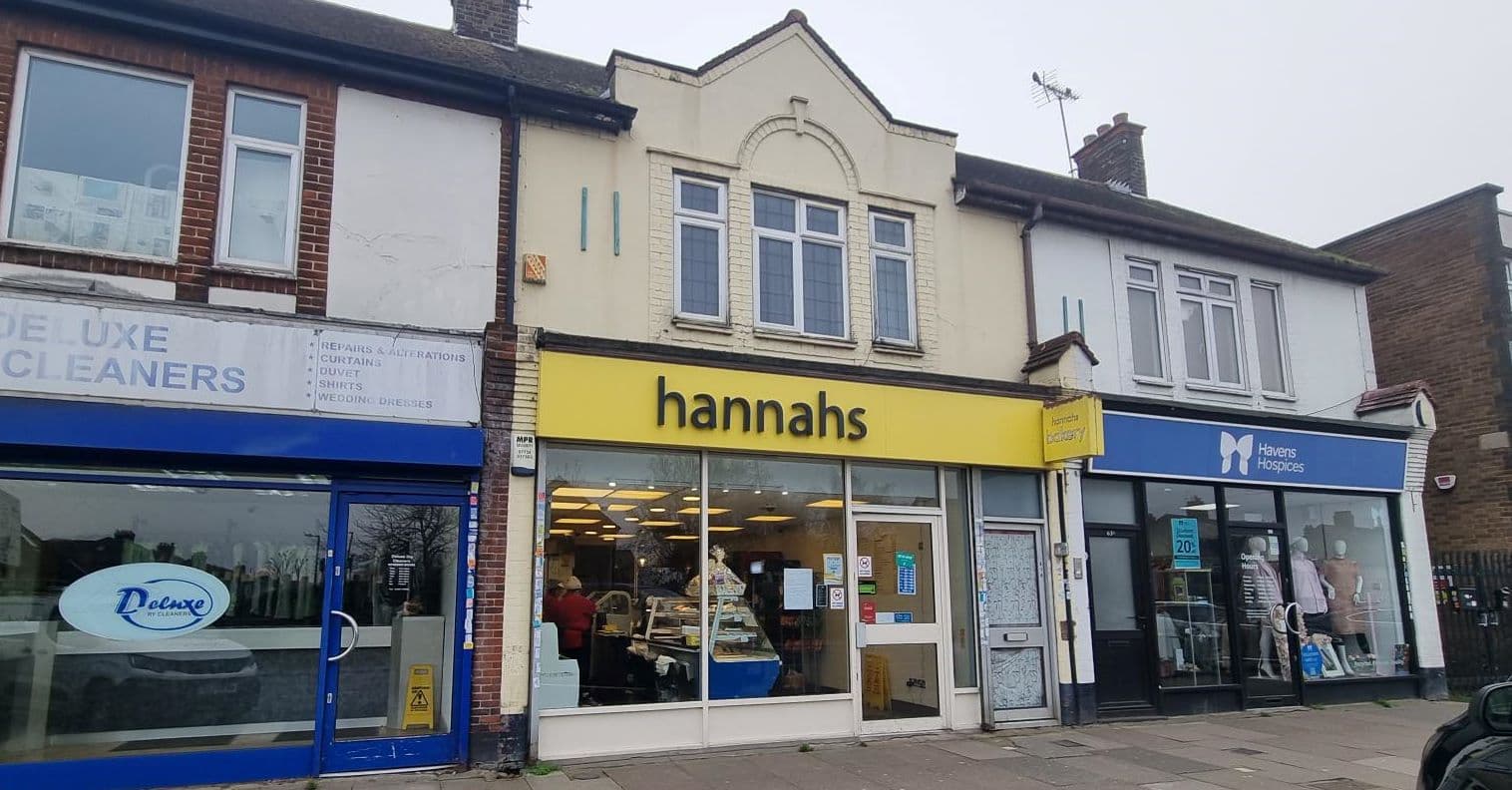 Leasehold First Floor Flat in Popular Shopping Parade