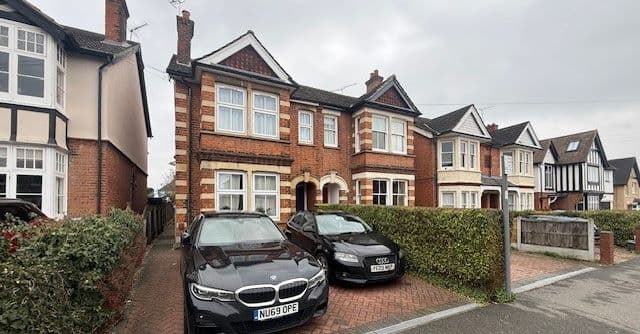 Freehold Building Containing 4 Residential Flats