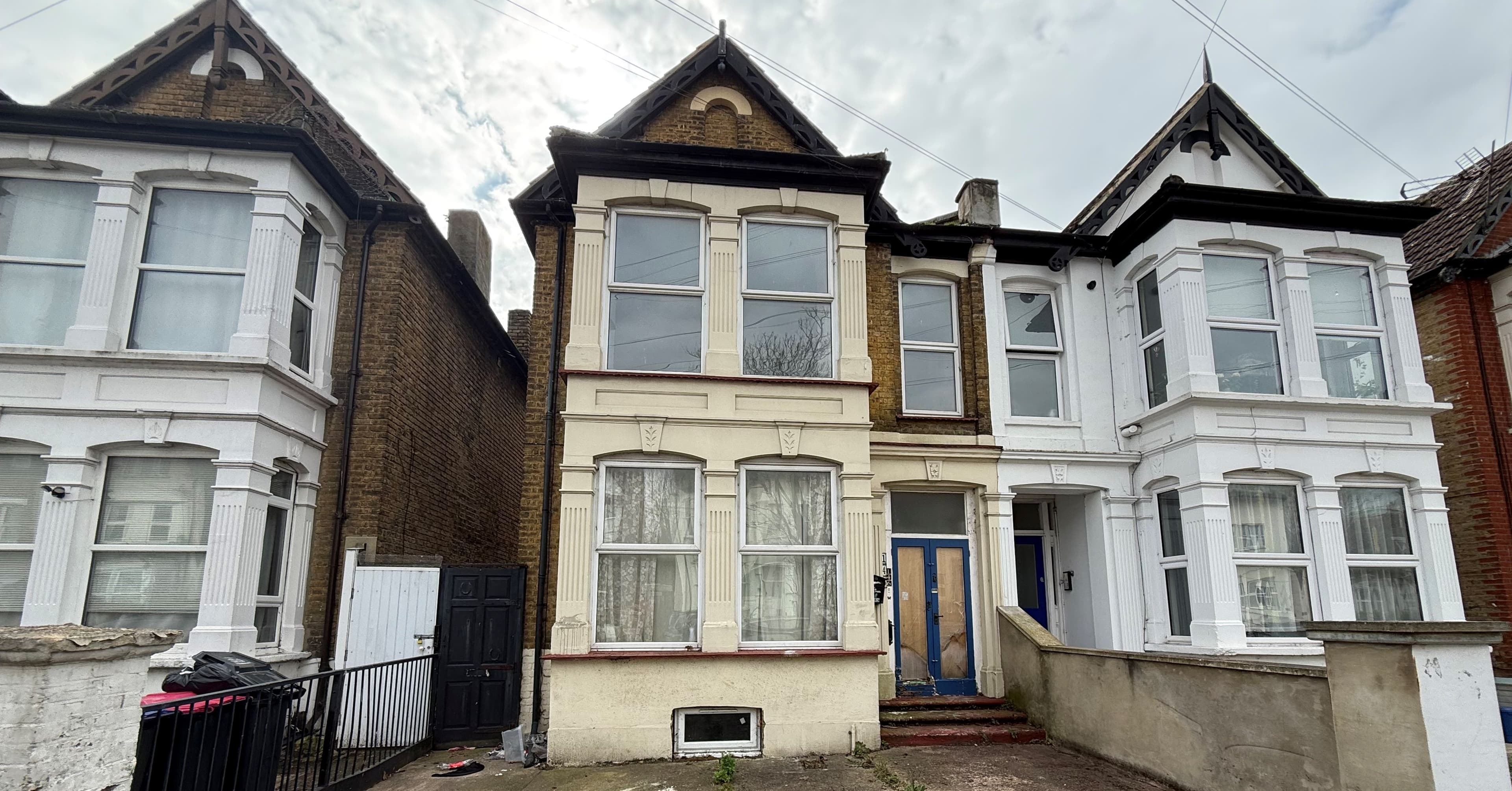 Freehold Vacant Large House with Planning Permission