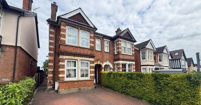 Freehold Building Containing 4 Residential Flats