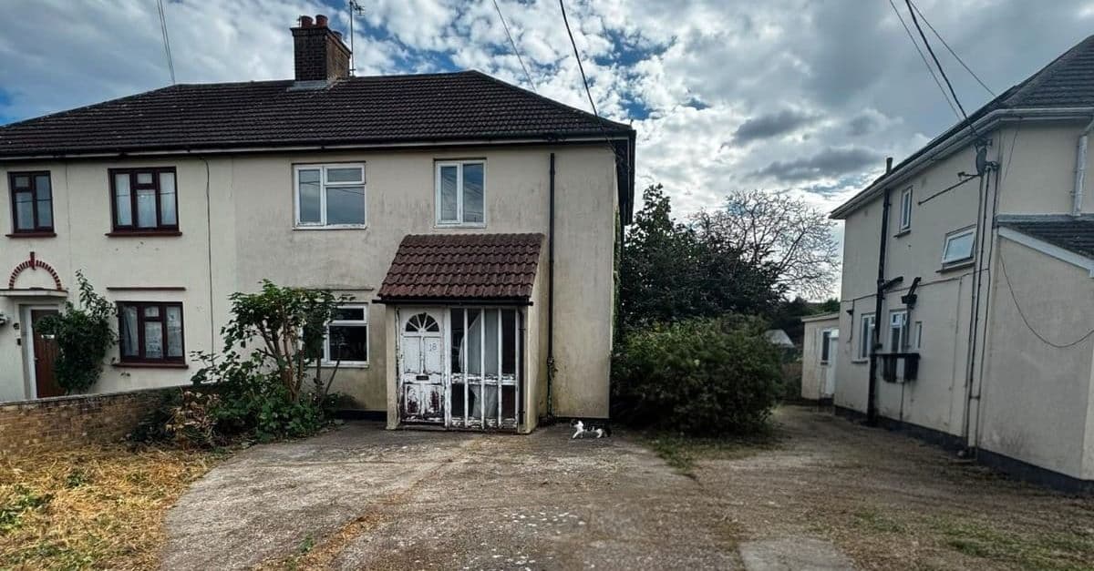 Refurbishment Opportunity: A Vacant Freehold 3 Bed Semi Detached House