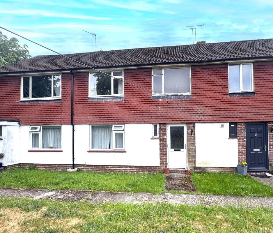 Leasehold Flat and Garage Vacant Possession
