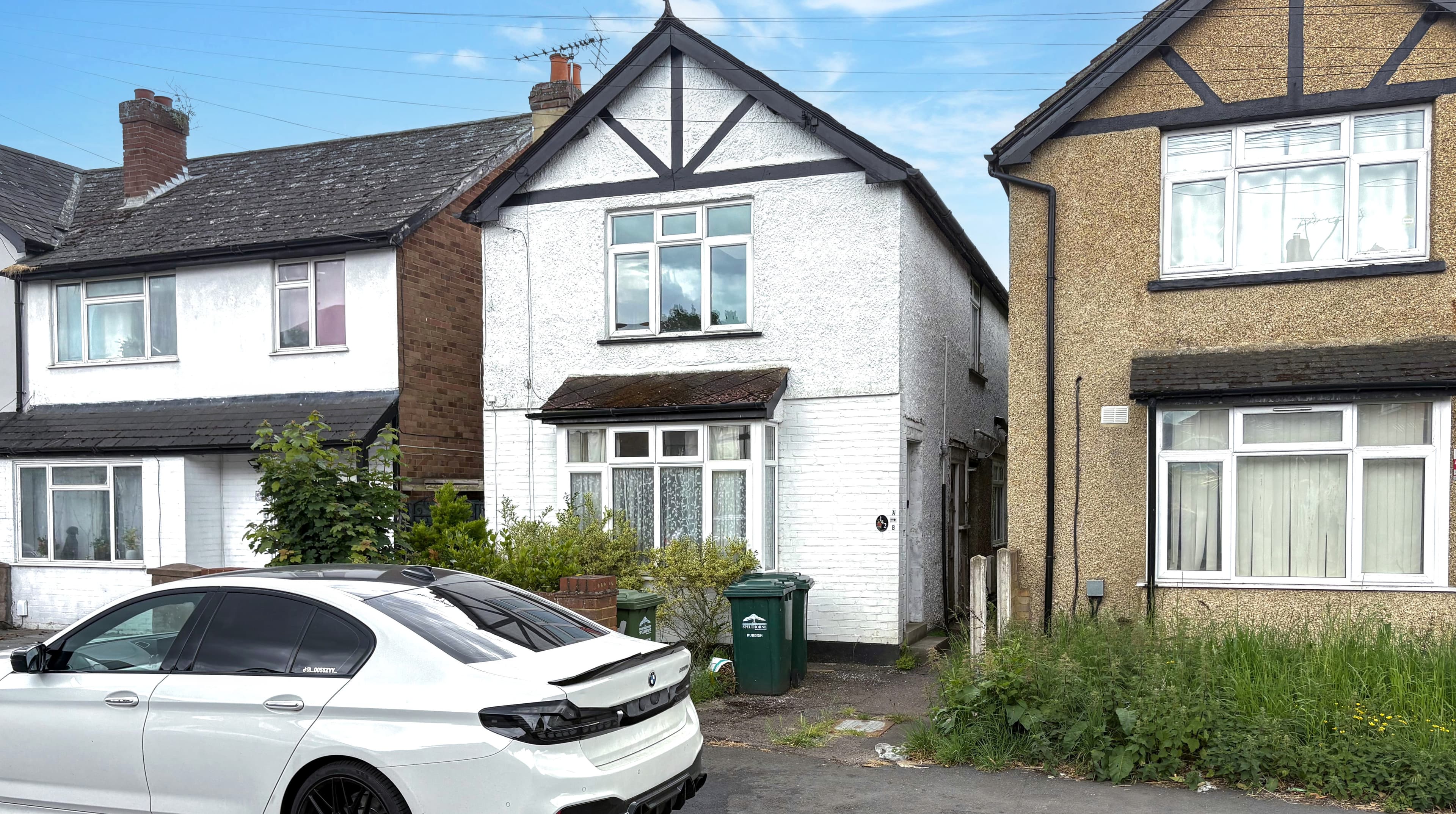 LEASEHOLD FLAT VACANT POSSESSION