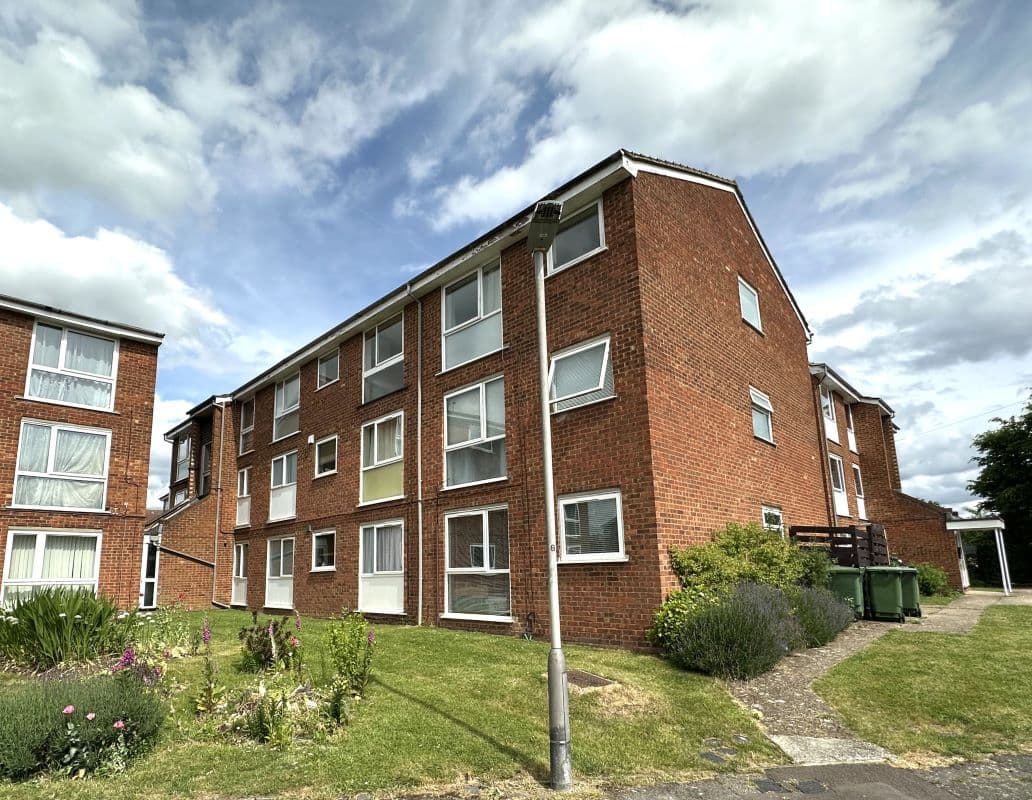 Leasehold Flat Vacant Possession