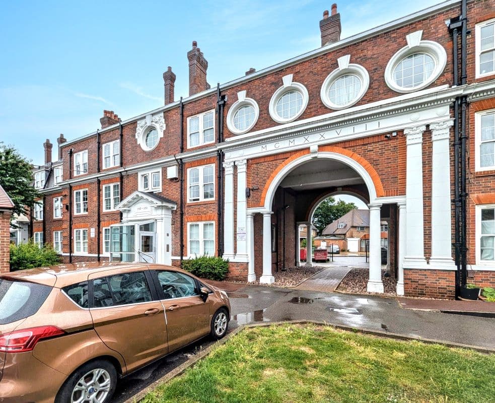Leasehold Flat Vacant Possession
