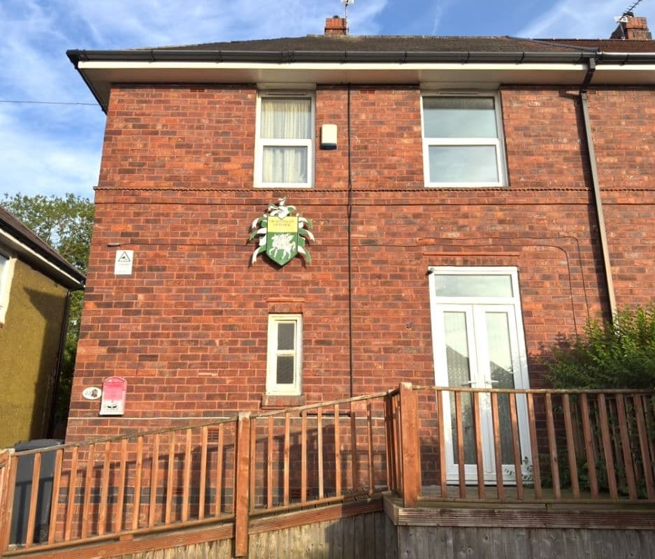 Freehold House with Vacant Possession