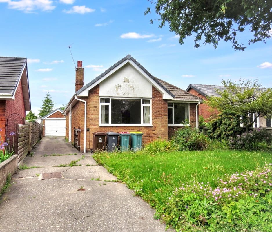 Freehold Detached Bungalow and Garage Vacant Possession