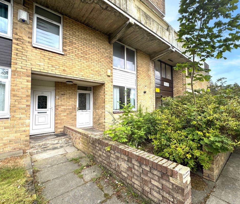Leasehold Garden Maisonette Vacant Possession