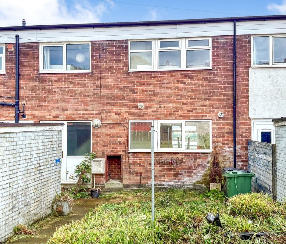 Freehold Terrace House Vacant Possession
