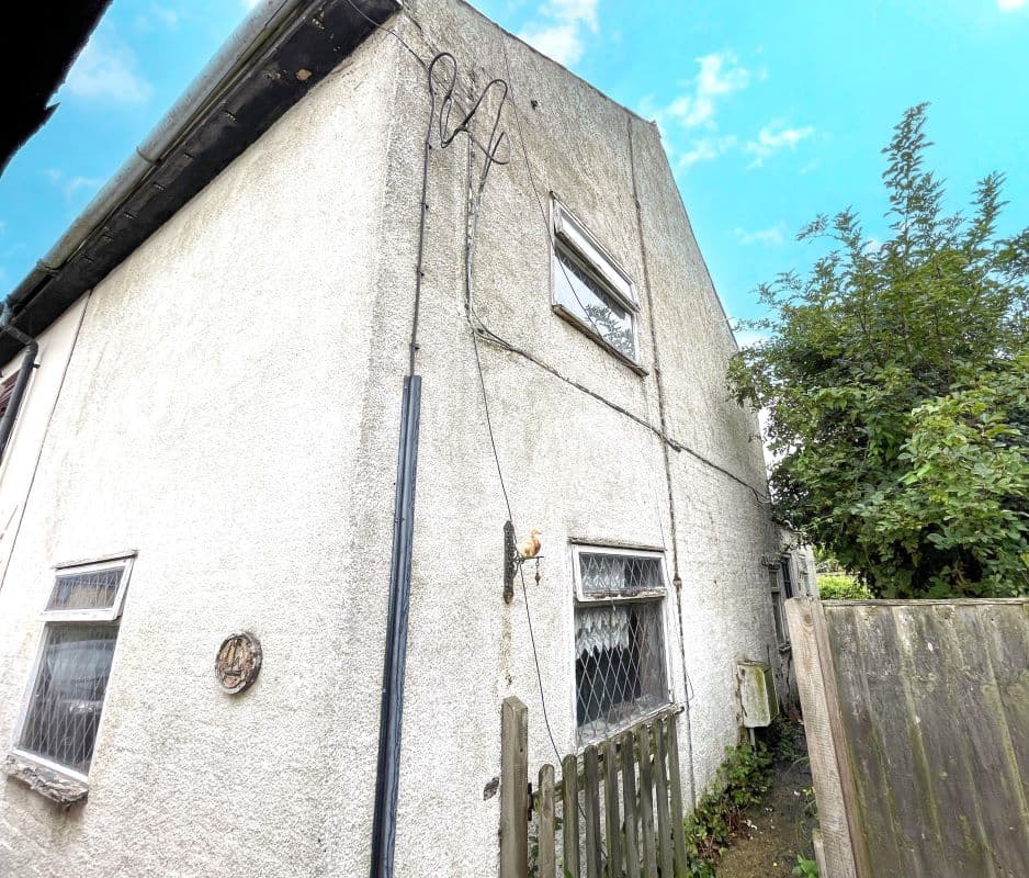 Freehold House Vacant Possession