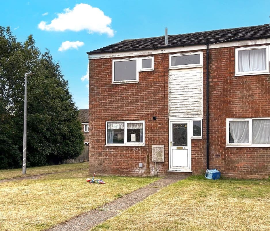 Freehold End of Terrace House Vacant Possession