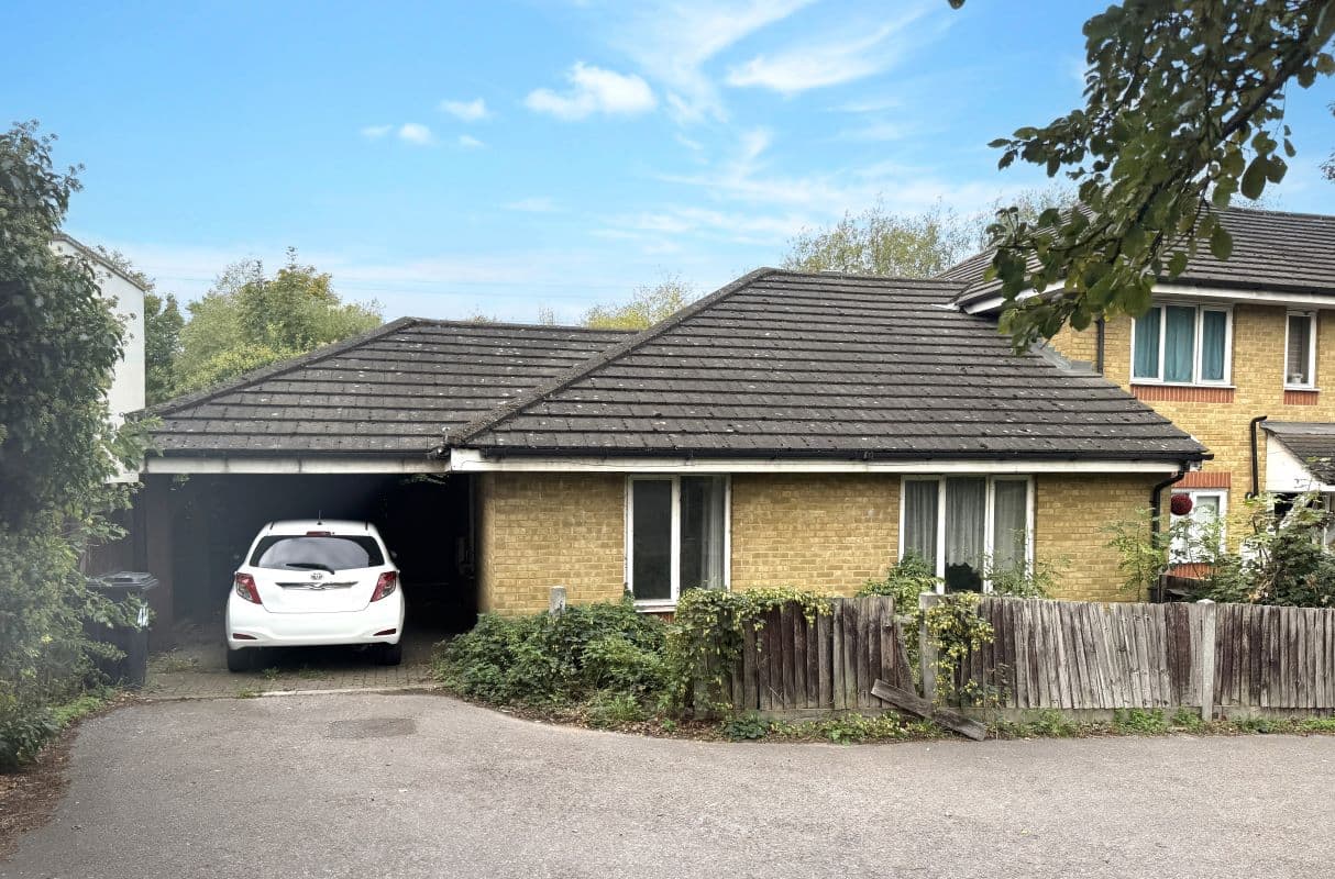 Freehold Bungalow Vacant Possession