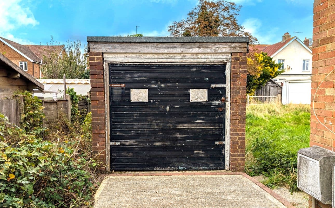 Garages at Loxwood House