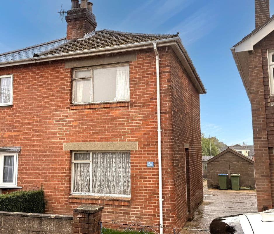 Freehold House and Detached Garage Vacant Possession