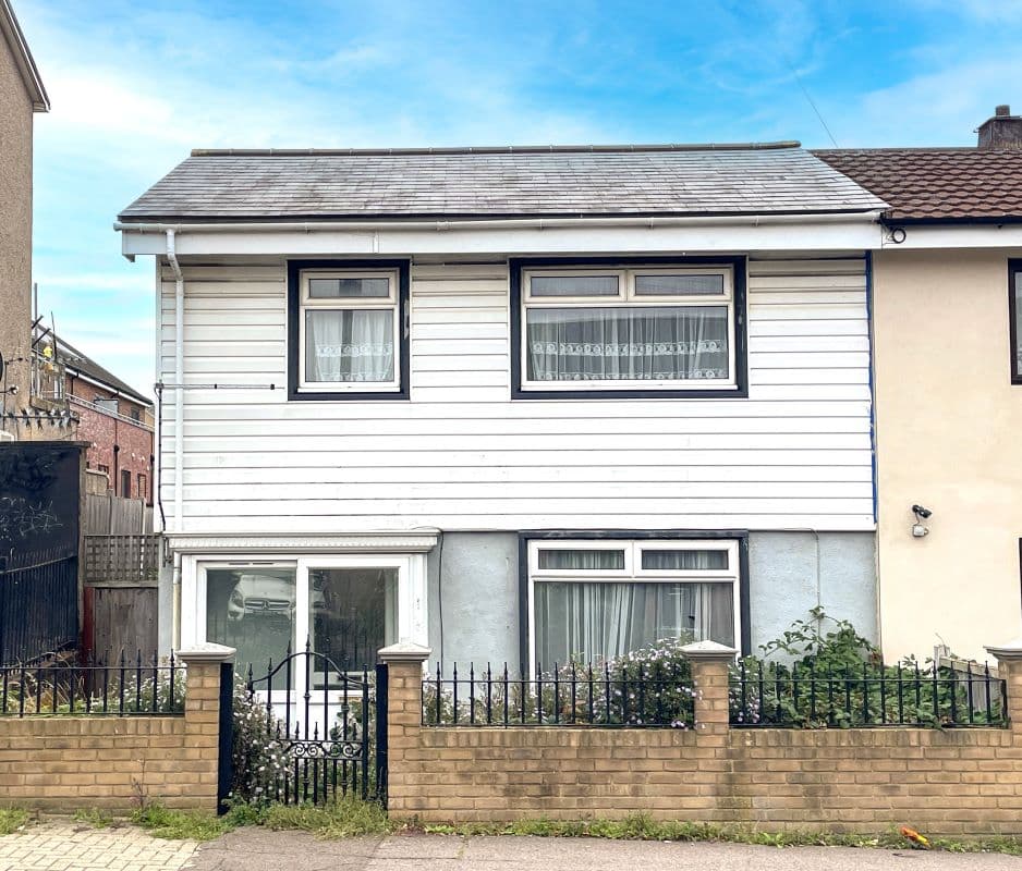 Freehold House Vacant Possession