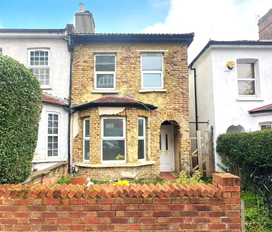 Freehold House Vacant Possession