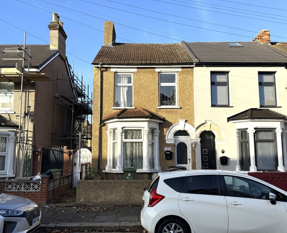 Freehold House Vacant Possession