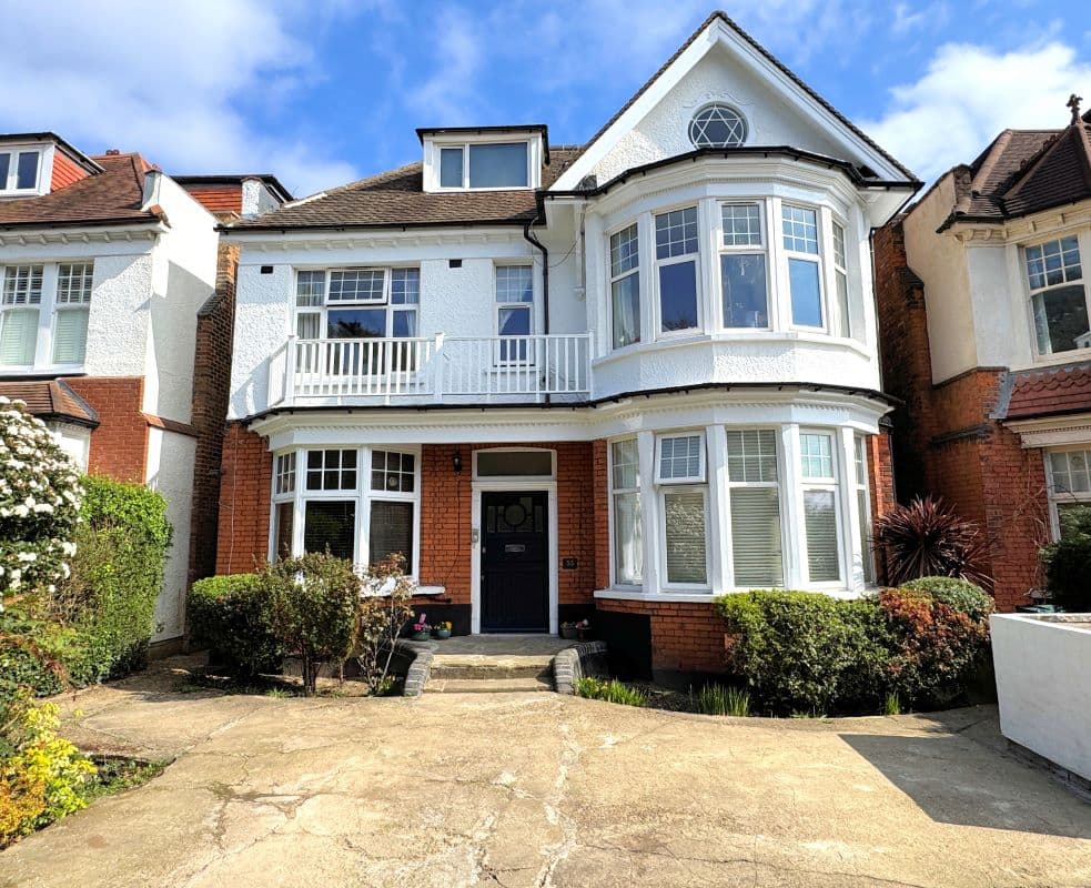 Leasehold Flat Vacant Possession