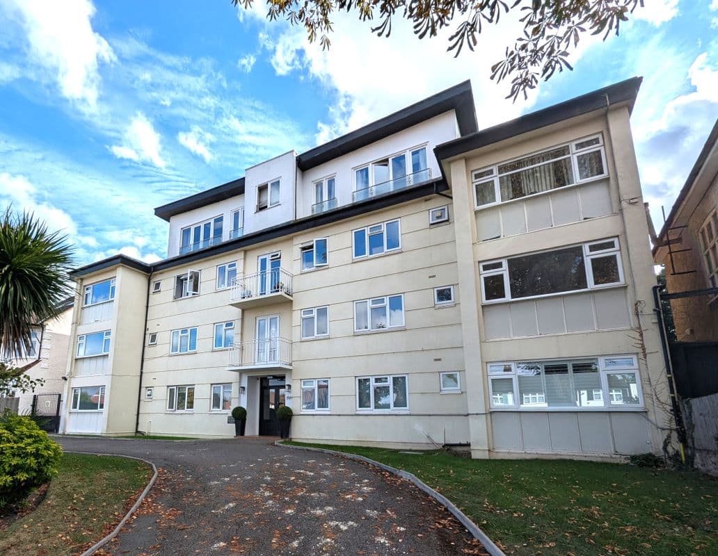 Leasehold Flat and Garage Vacant Possession