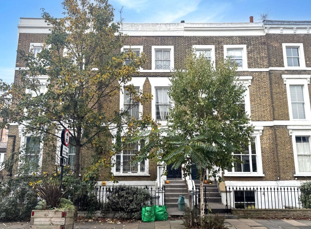 Freehold with Vacant Possession of the Three Upper Floors