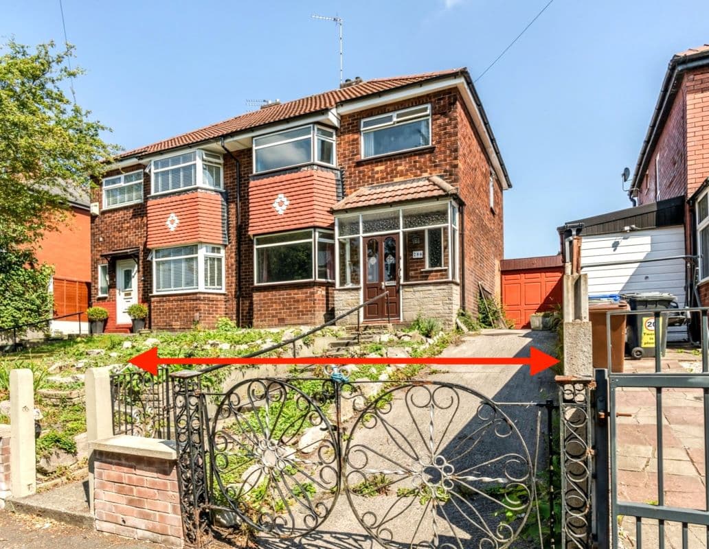 Freehold Semi-Detached House with Garage Vacant Possession