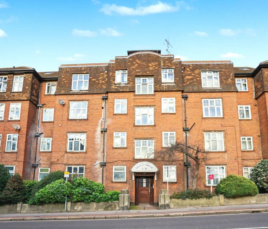 Leasehold Flat Vacant Possession