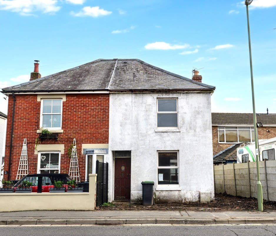 Freehold Semi-Detached House Vacant Possession