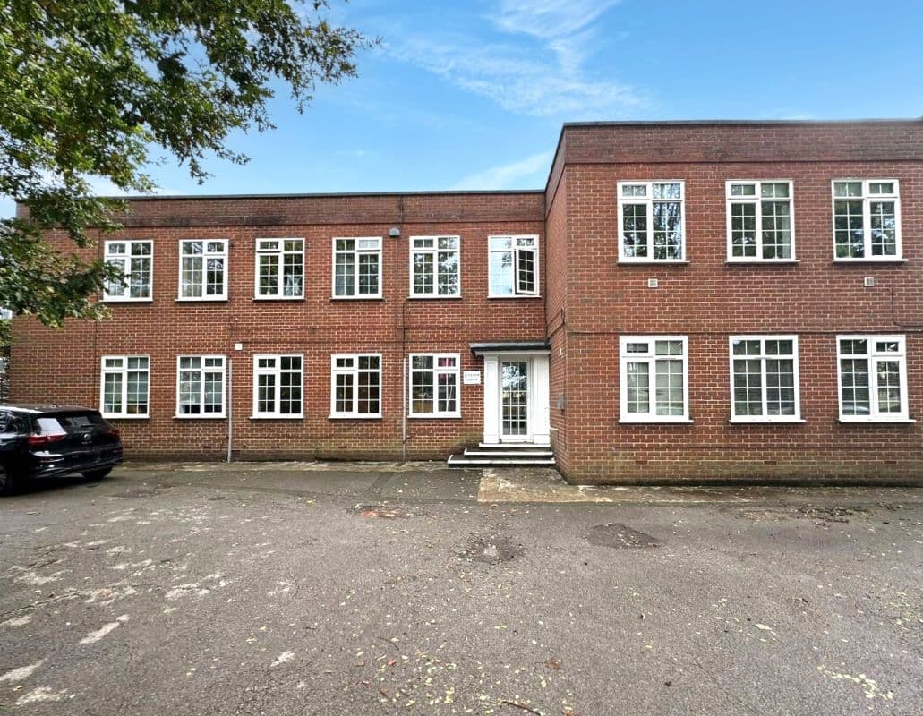 Leasehold Flat and Garage Vacant Possession