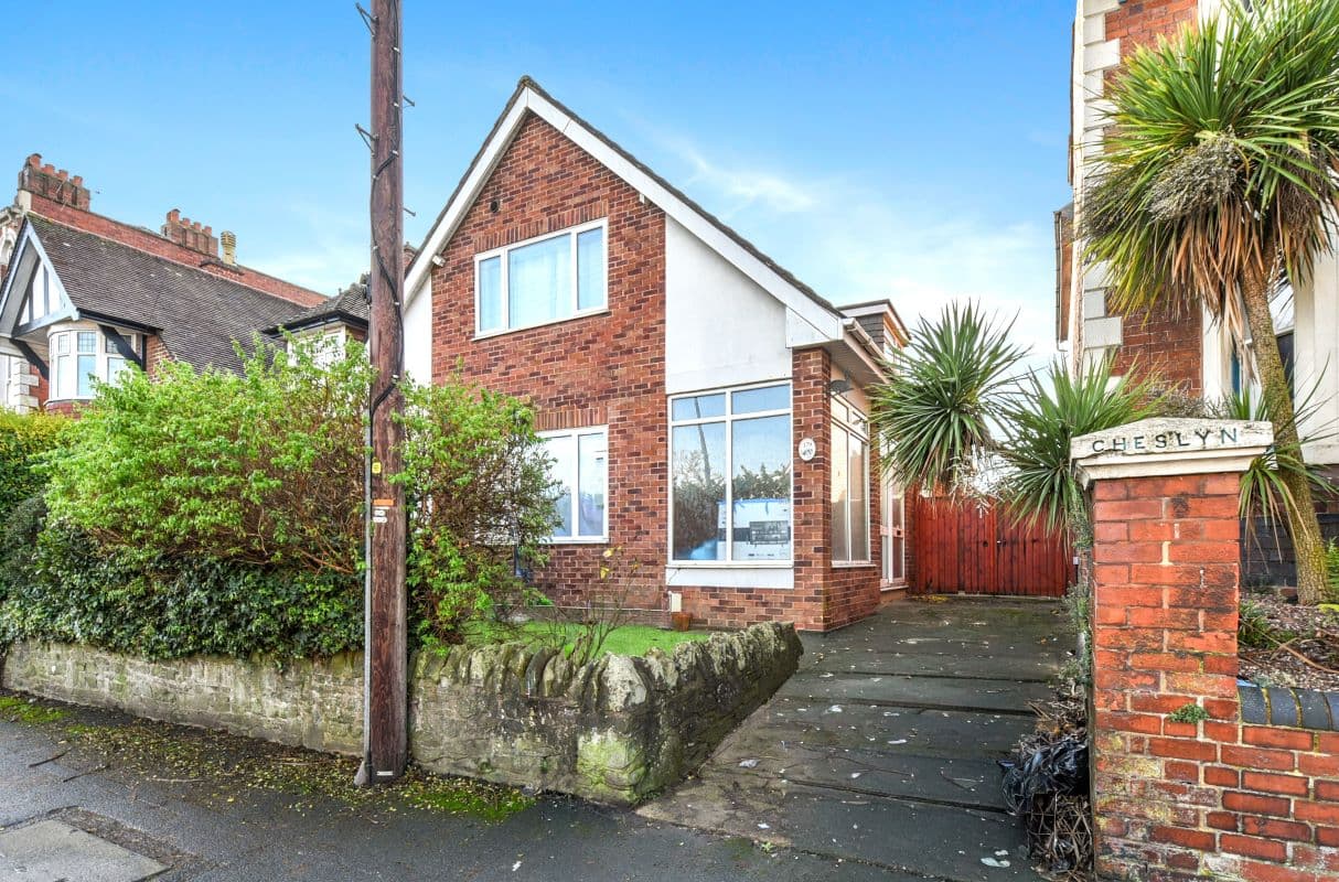 Freehold Detached House and Garage Vacant Possession