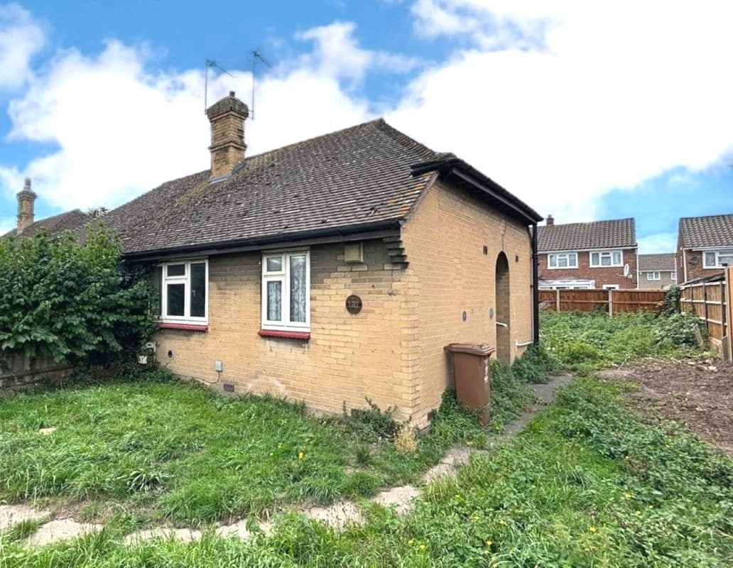 Freehold Bungalow Vacant Possession with Consent for a Single Storey Rear Extension