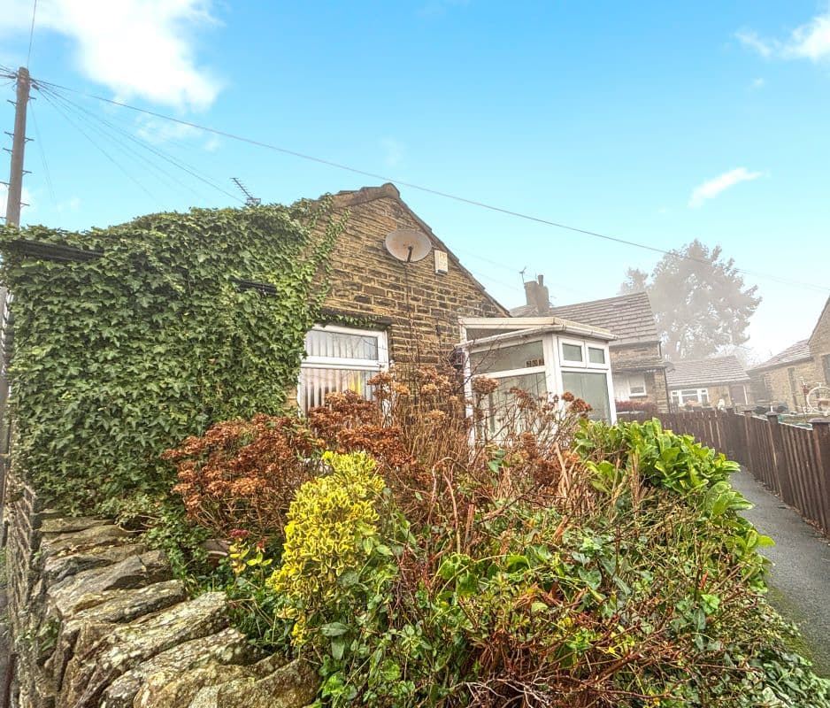 Freehold Detached Cottage Vacant Possession
