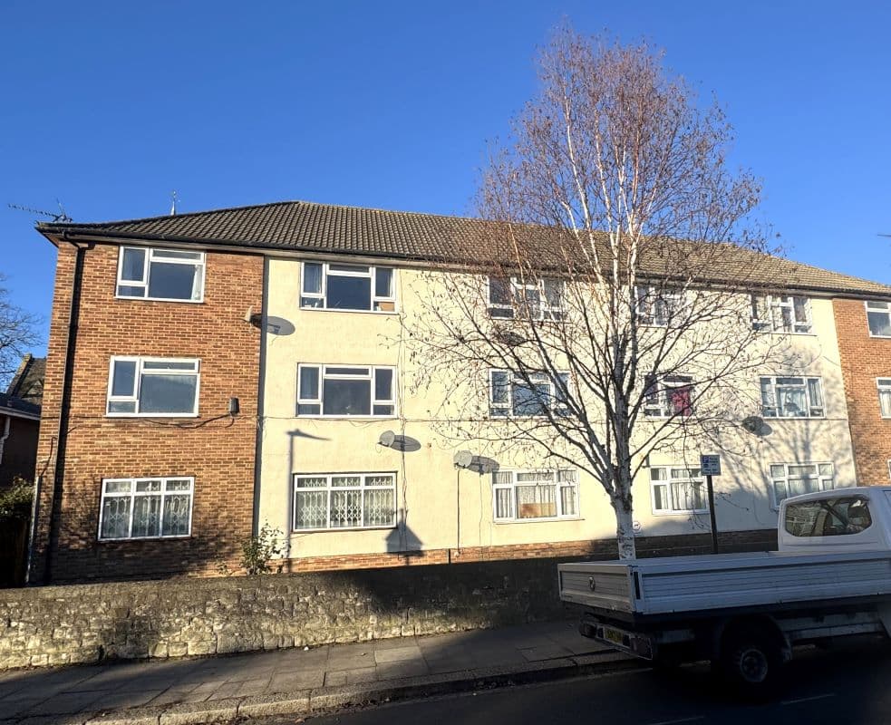 Self-Contained First Floor Flat in Purpose-Built Block