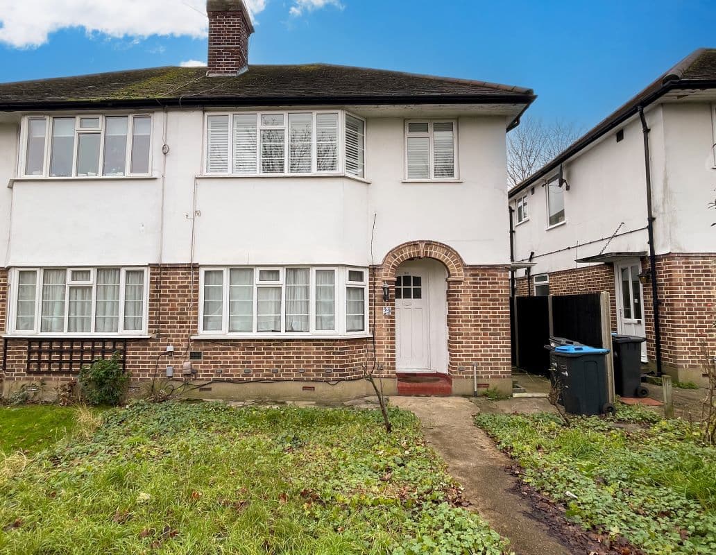 Freehold Ground Floor Garden Maisonette Vacant Possession