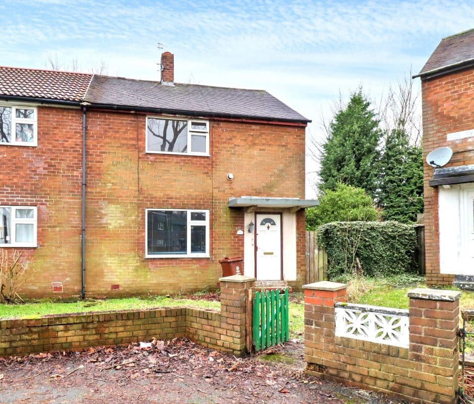 Freehold End of Terrace House Vacant Possession