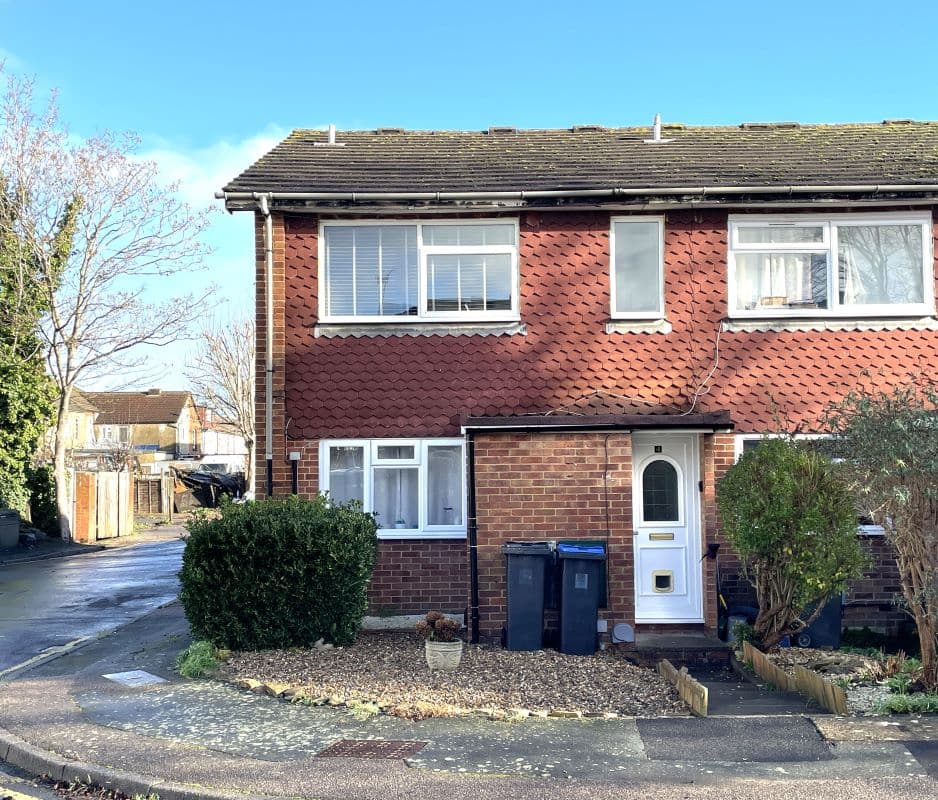 Leasehold Garden Flat Vacant Possession