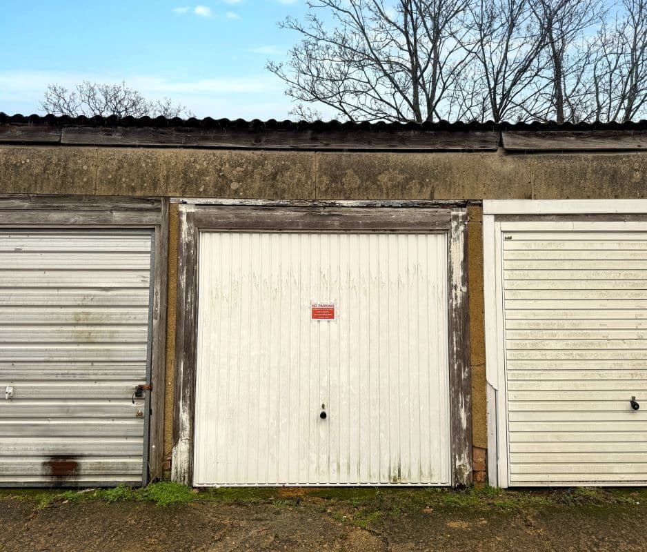 Garage 12, Page Court