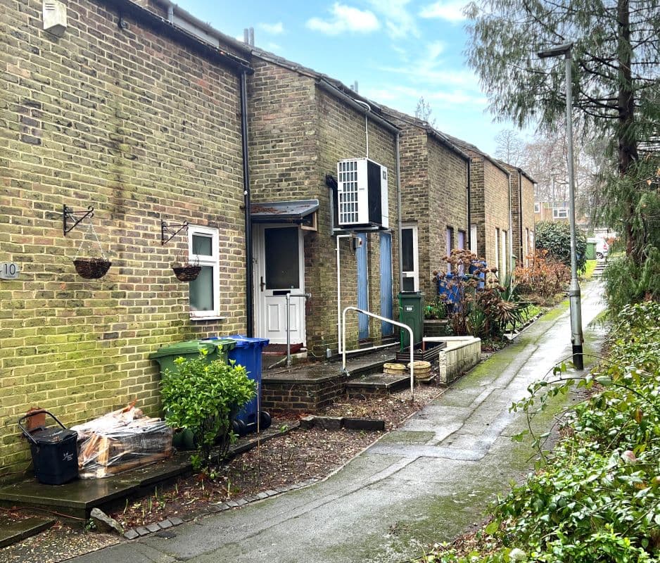 Freehold House Vacant Possession