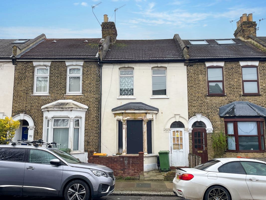 Freehold House Vacant Possession