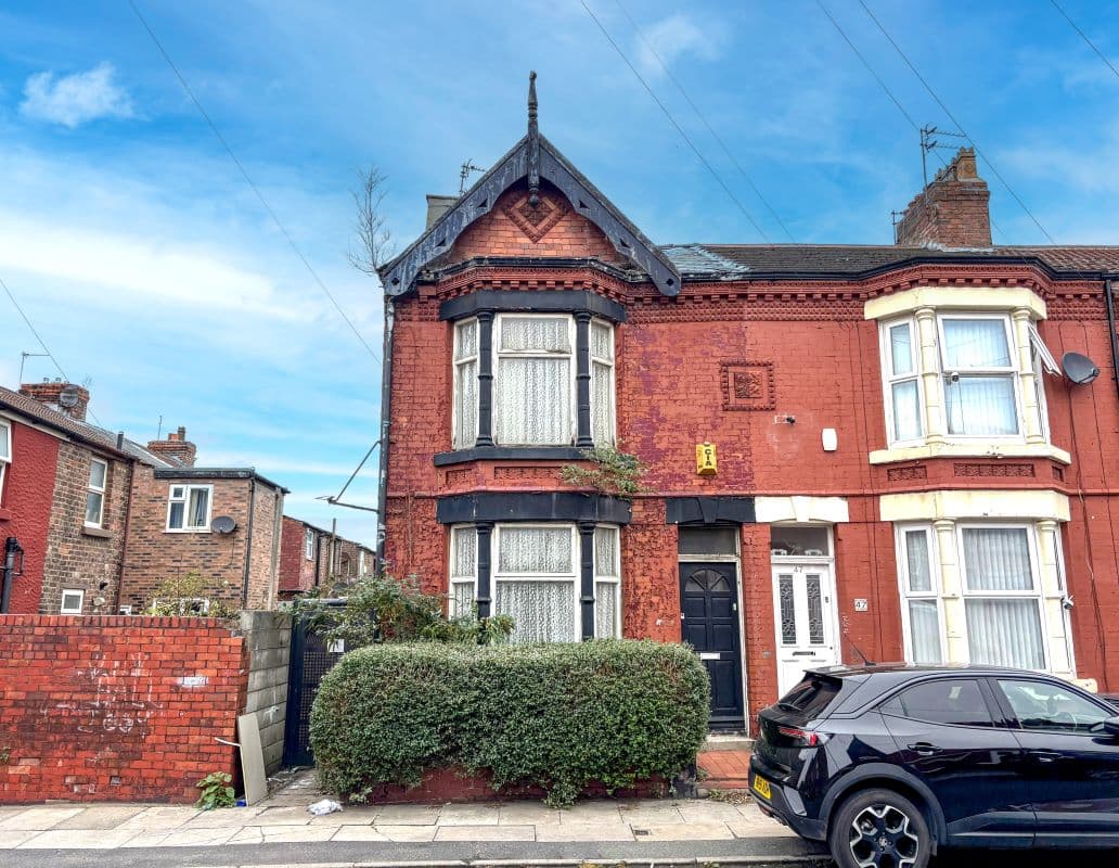 End of Terrace House Vacant Possession