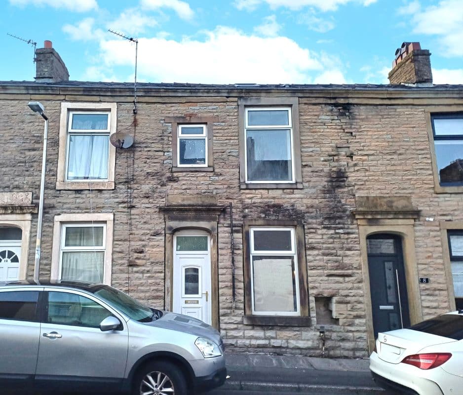 Leasehold Terrace House Vacant Possession