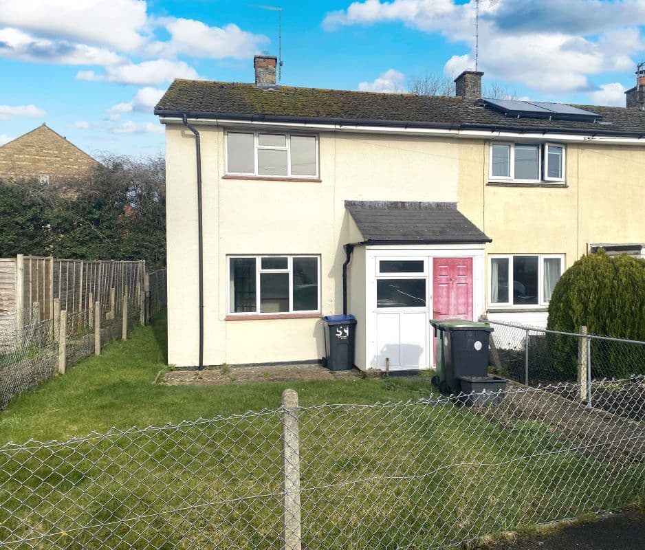 Freehold End of Terrace House Vacant Possession