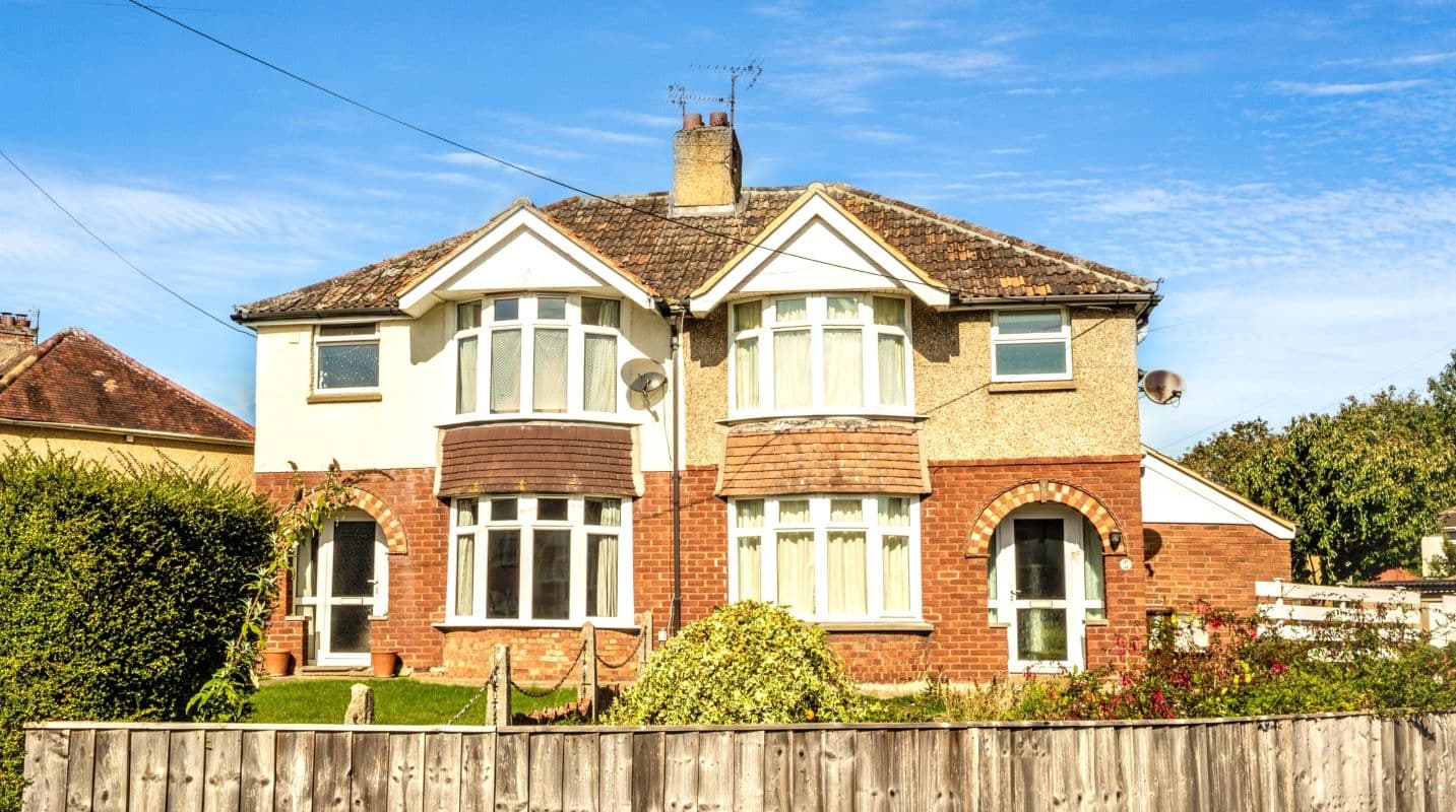 Freehold House and Detached Garage Vacant Possession